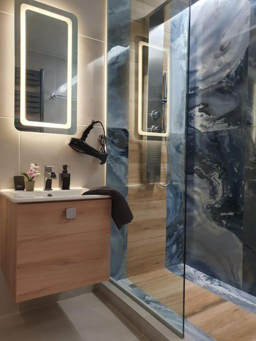 סלוניקי Pleasantstay City Appartement מראה חיצוני תמונה